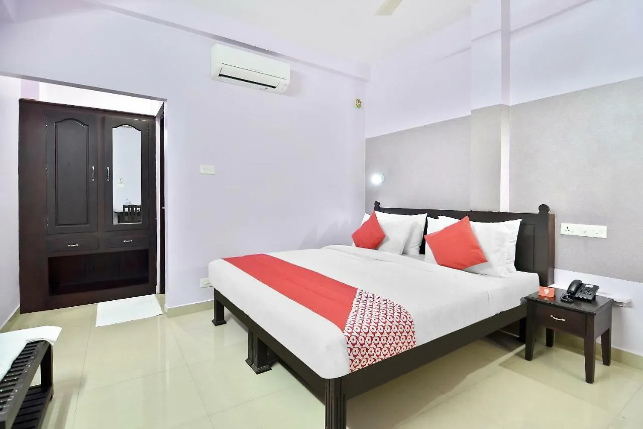 Shanthi Residency Pathanāmthitta 3*,