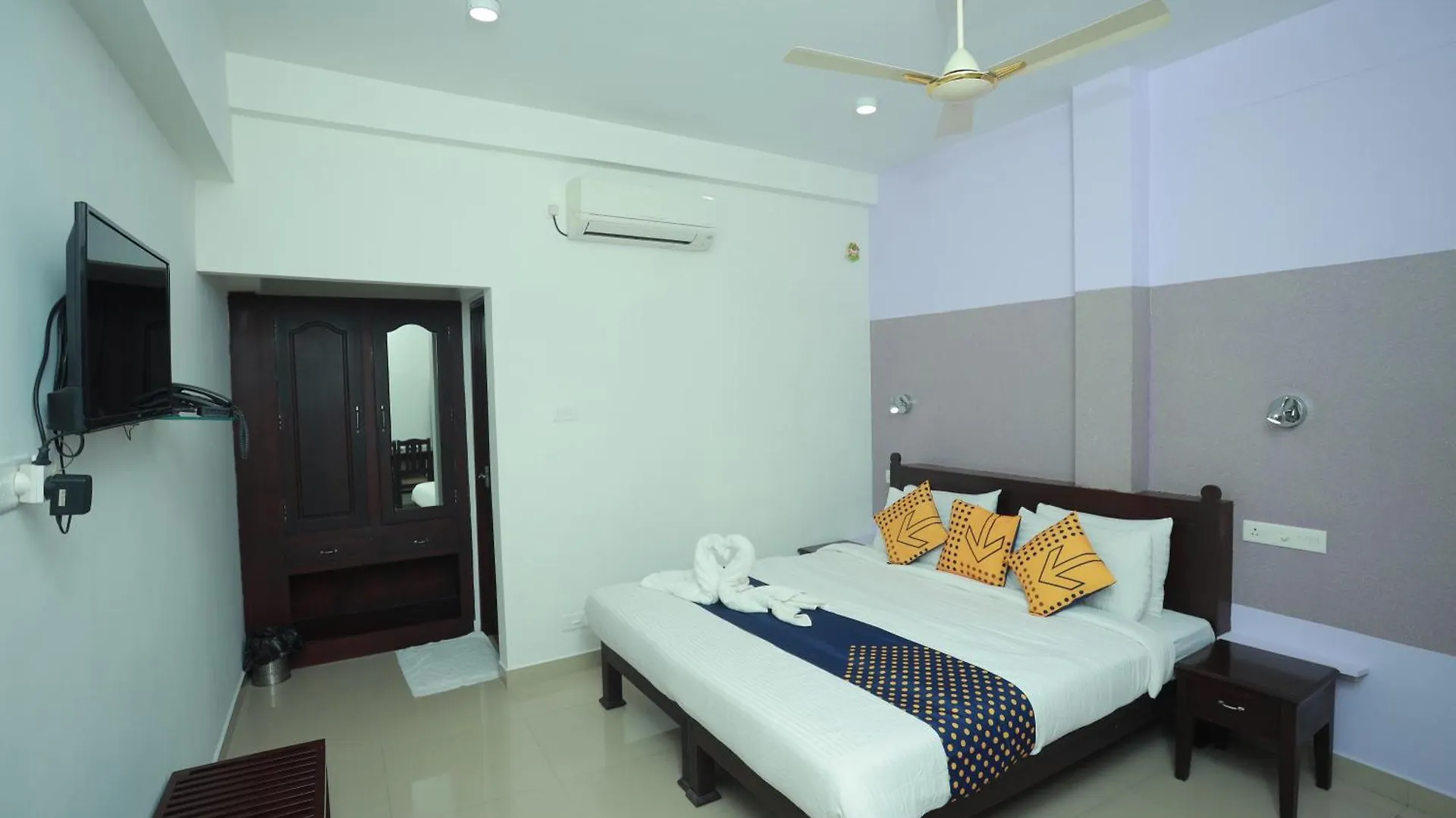 *** Hotel Shanthi Residency Pathanamthitta India